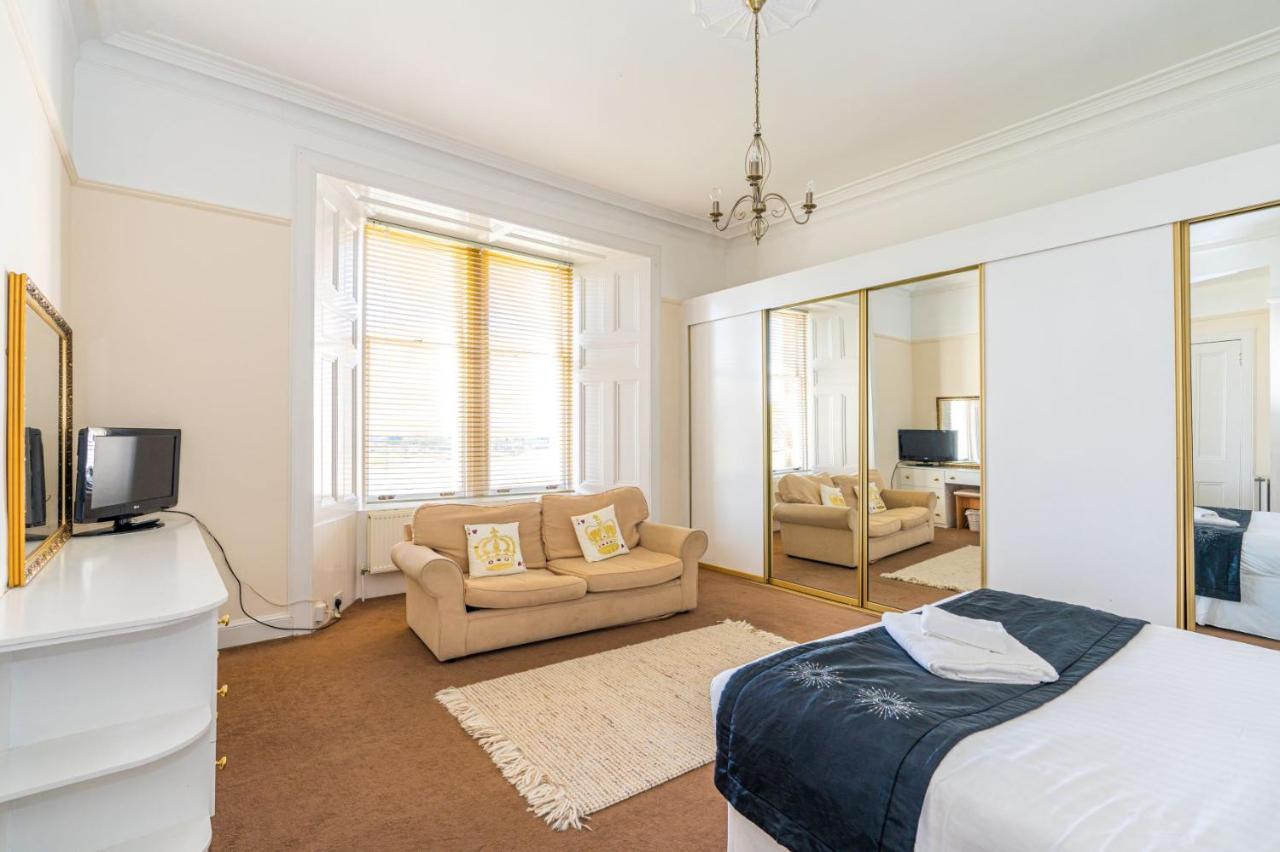 Royal Gardens Apartments 스털링 외부 사진