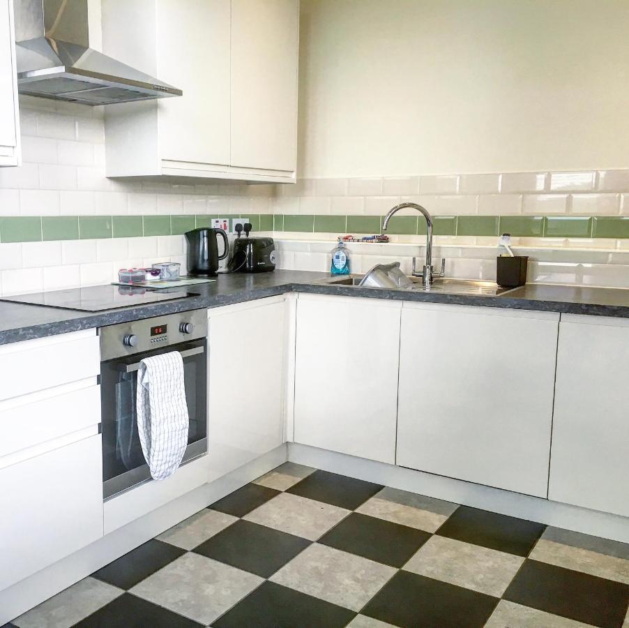 Royal Gardens Apartments 스털링 외부 사진